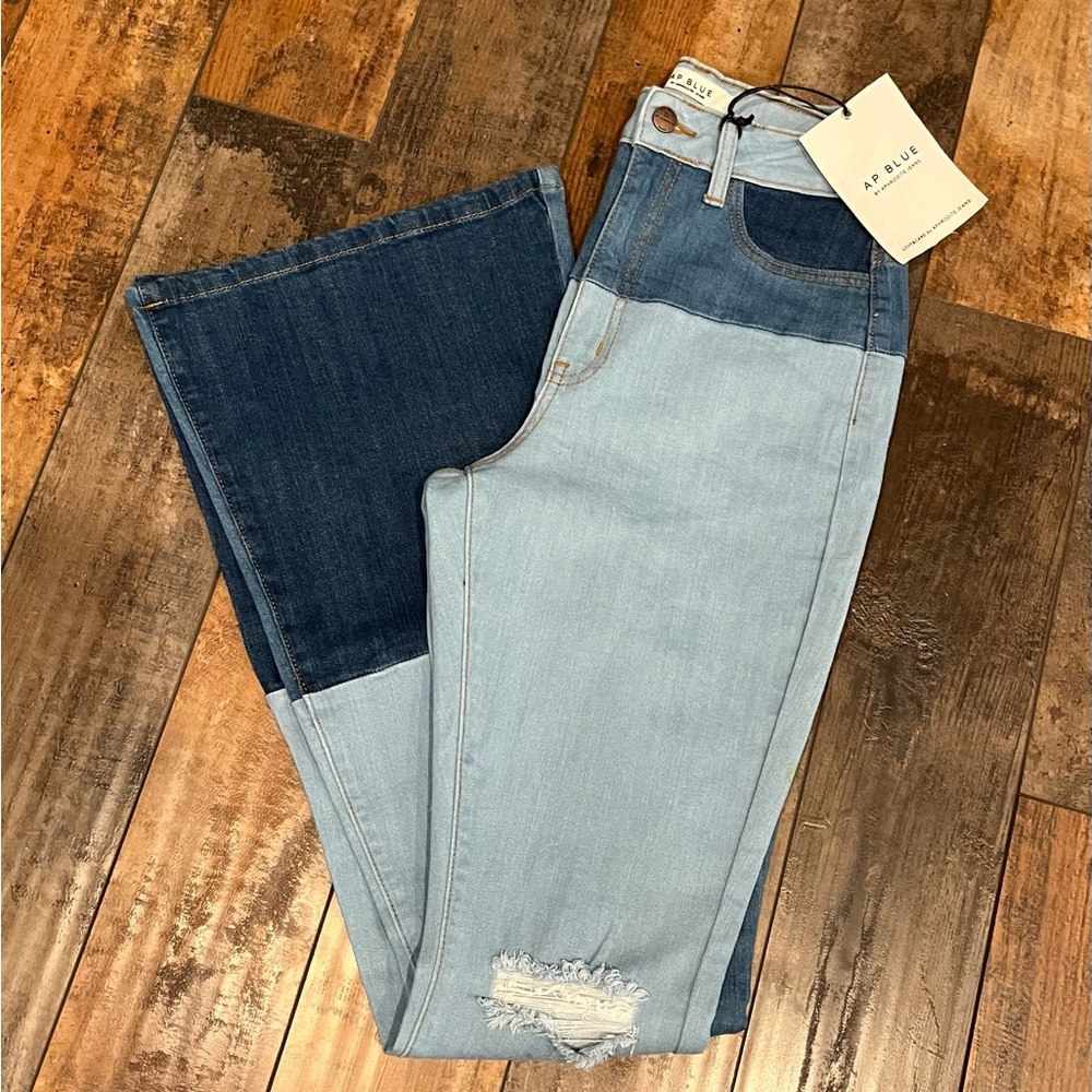 NWT High-Rise, Patchwork Flare Knee Distressed Jeans, Size 7/28. Trendy & Funky!